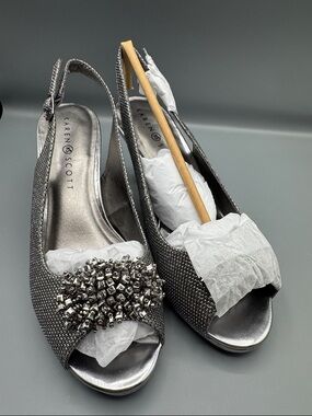 Karen Scott Womens Breena Shimmer Open Toe Heel Sandals